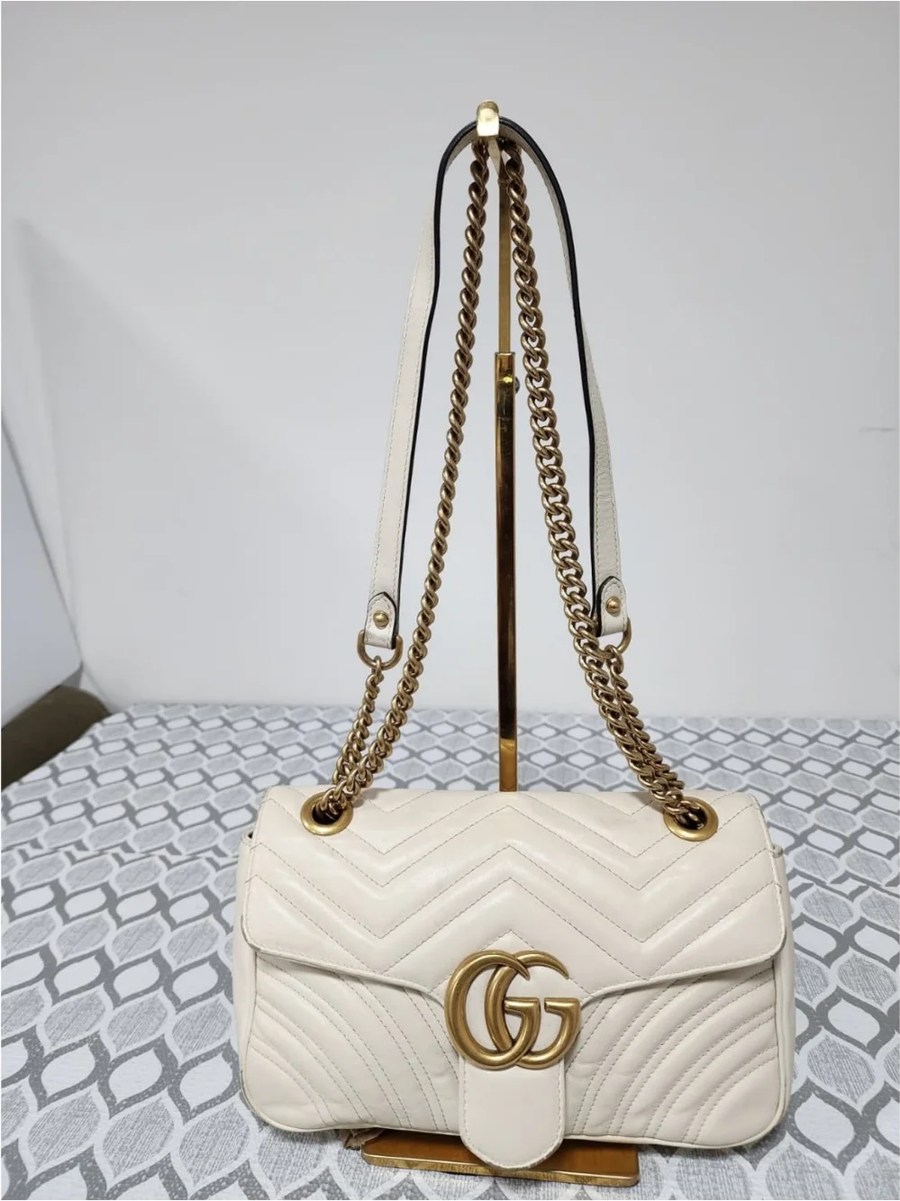 GUCCI Calfskin Matelasse Medium GG Marmont Shoulder Bag Cream